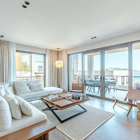 펜션 4-bedroom Luxury In 5 Star Seafront *