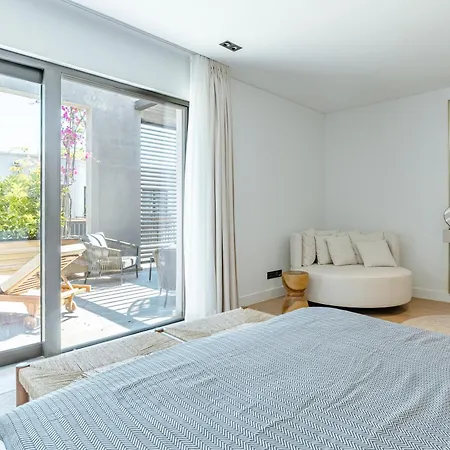 4-bedroom Luxury In 5 Star Seafront