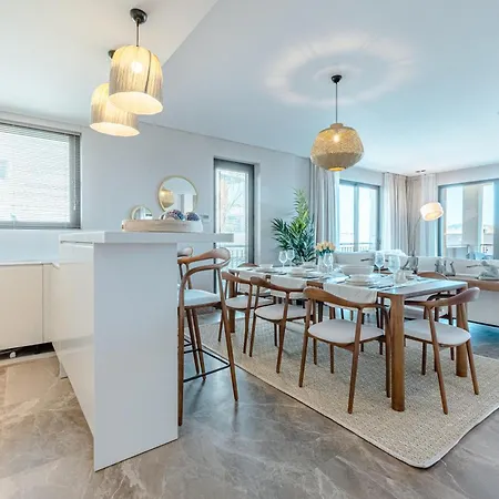 Vakantiehuis 4-bedroom Luxury In 5 Star Seafront