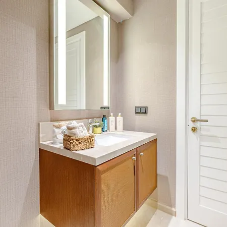 펜션 4-bedroom Luxury In 5 Star Seafront *