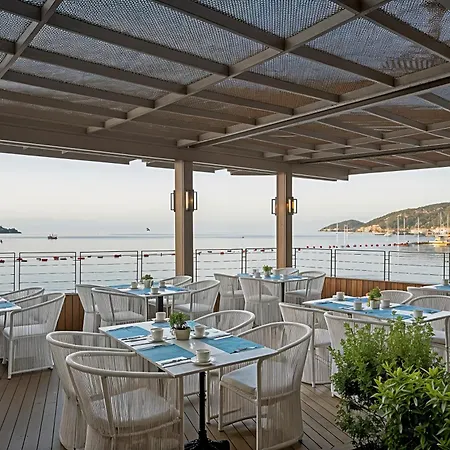 4-bedroom Luxury In 5 Star Seafront Semesterbostad