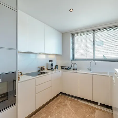 4-bedroom Luxury In 5 Star Seafront Semesterbostad