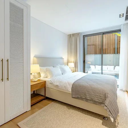 4-bedroom Luxury In 5 Star Seafront Semesterbostad