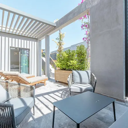 4-bedroom Luxury In 5 Star Seafront Semesterbostad